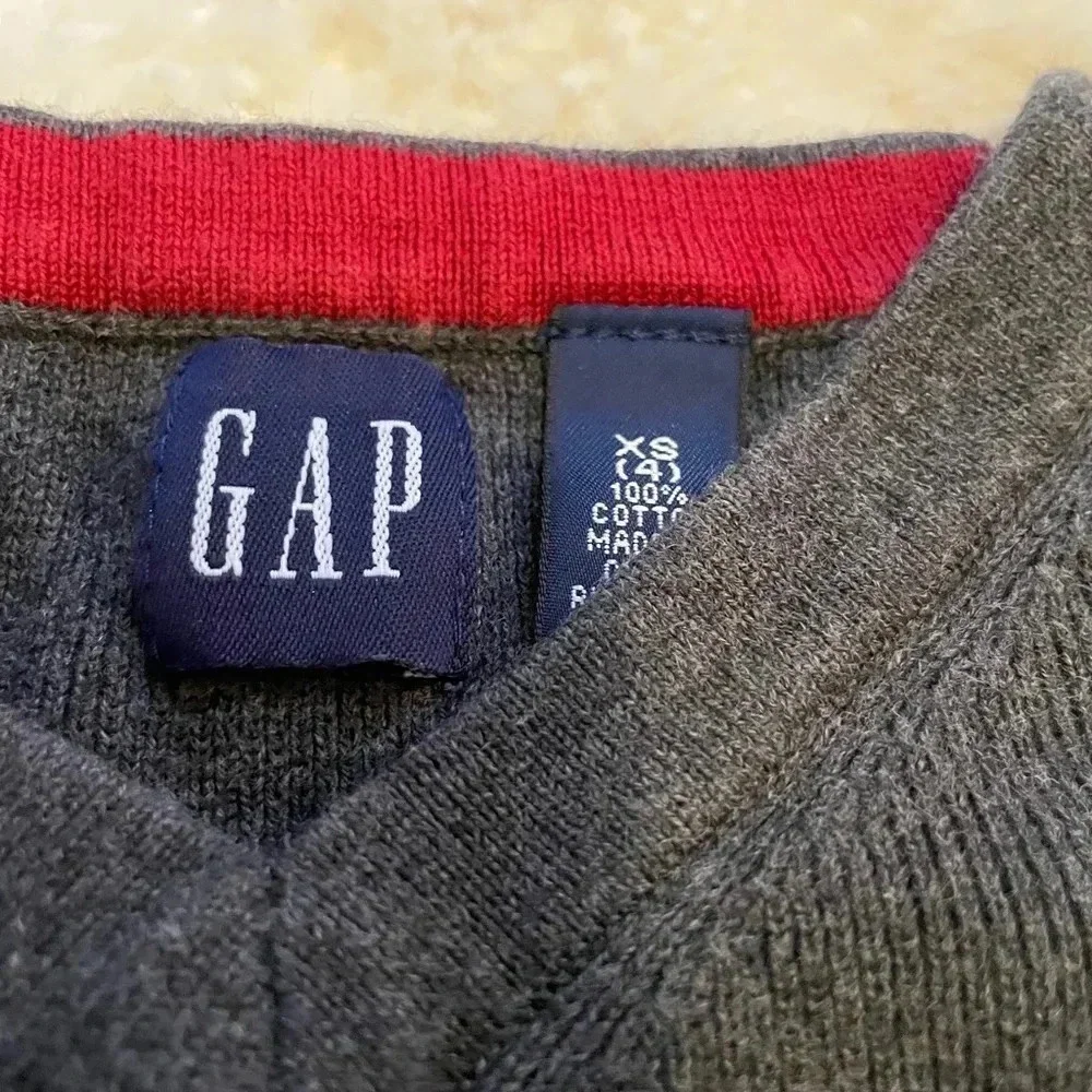 GAP kids XS (4)‎ gray vest